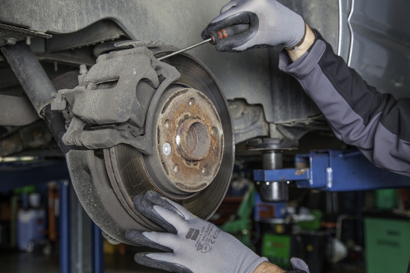 garagiste-ARTIGUES-min_brake-disc-1749633
